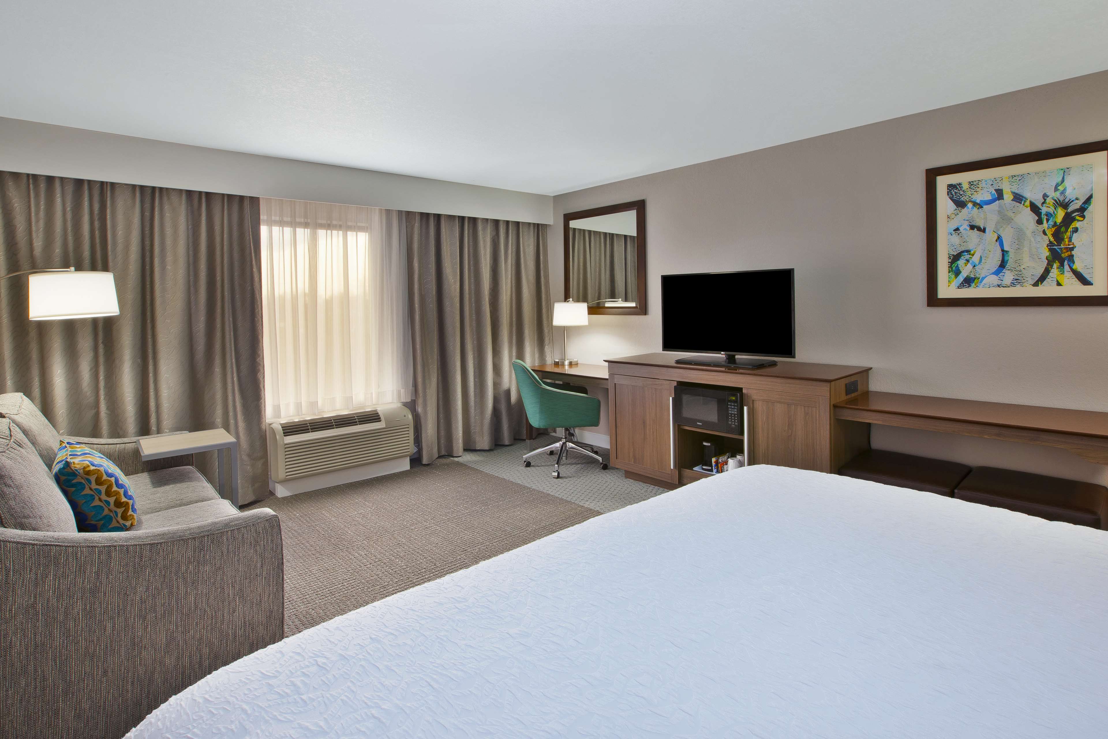 Hampton Inn & Suites by Hilton Alliance Room Type - 1 KING SFBD MIC FRG NS