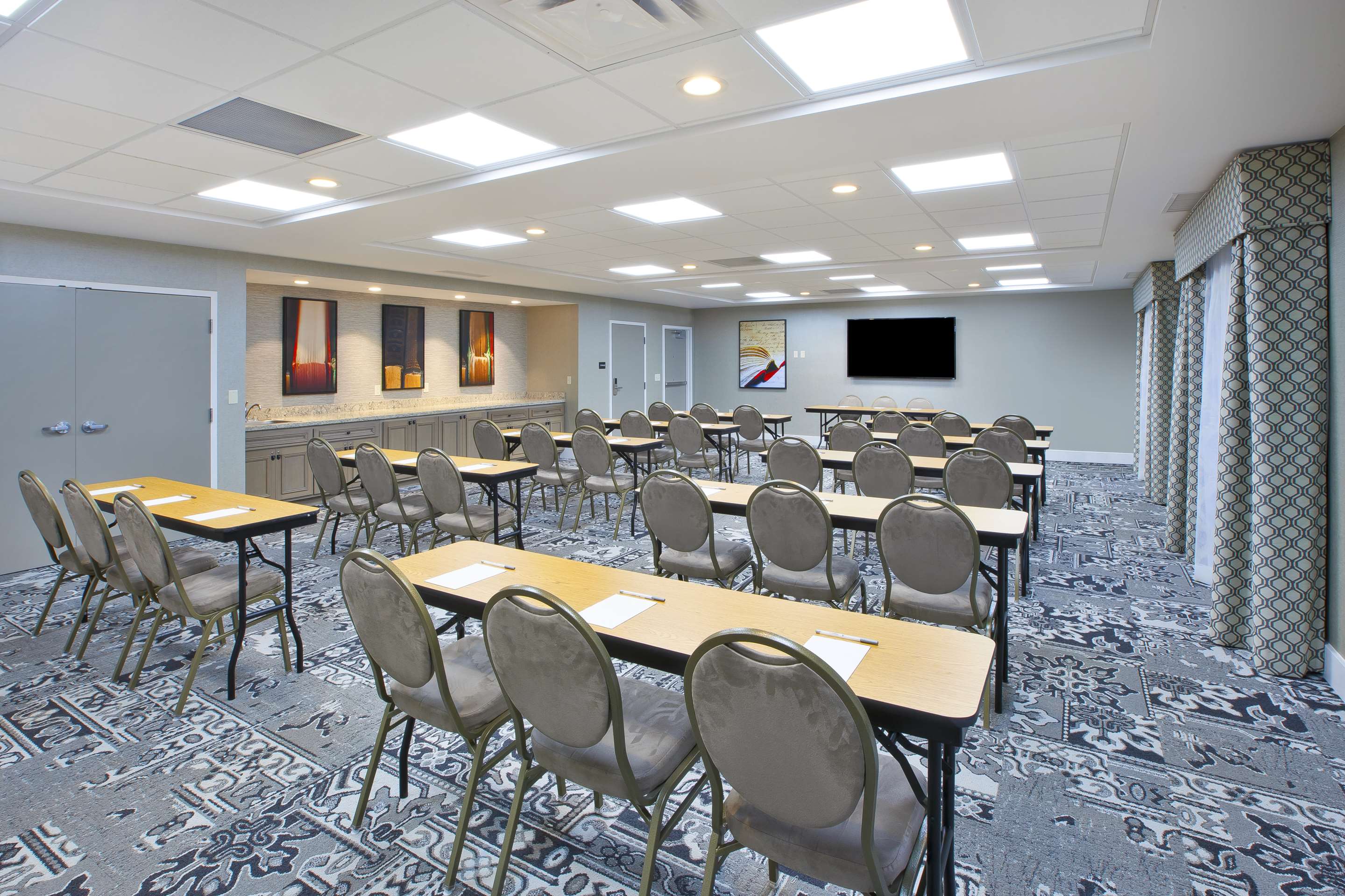 Meeting Room | Hampton Inn & Suites Alliance