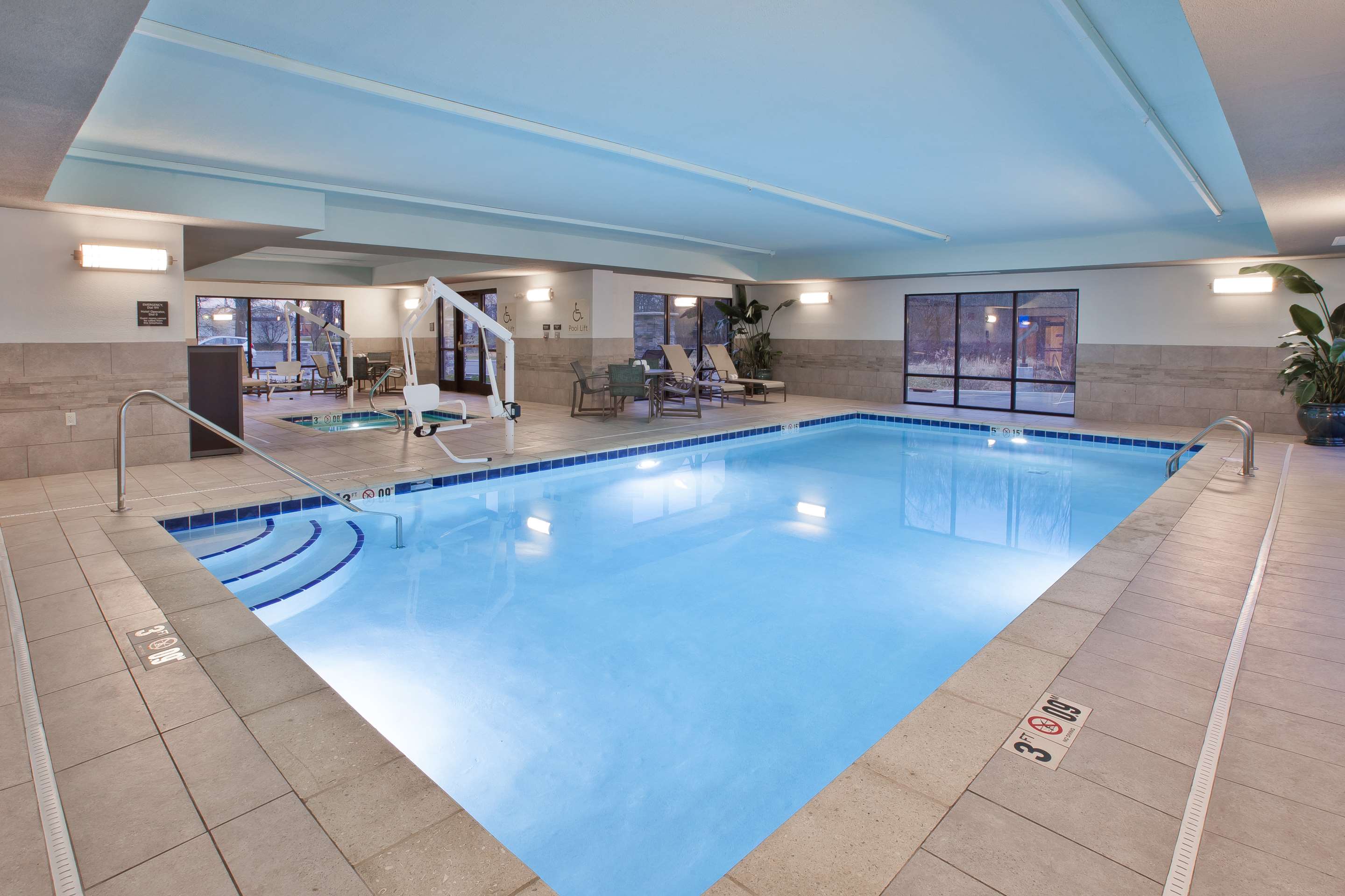 Pool | Hampton Inn & Suites Alliance