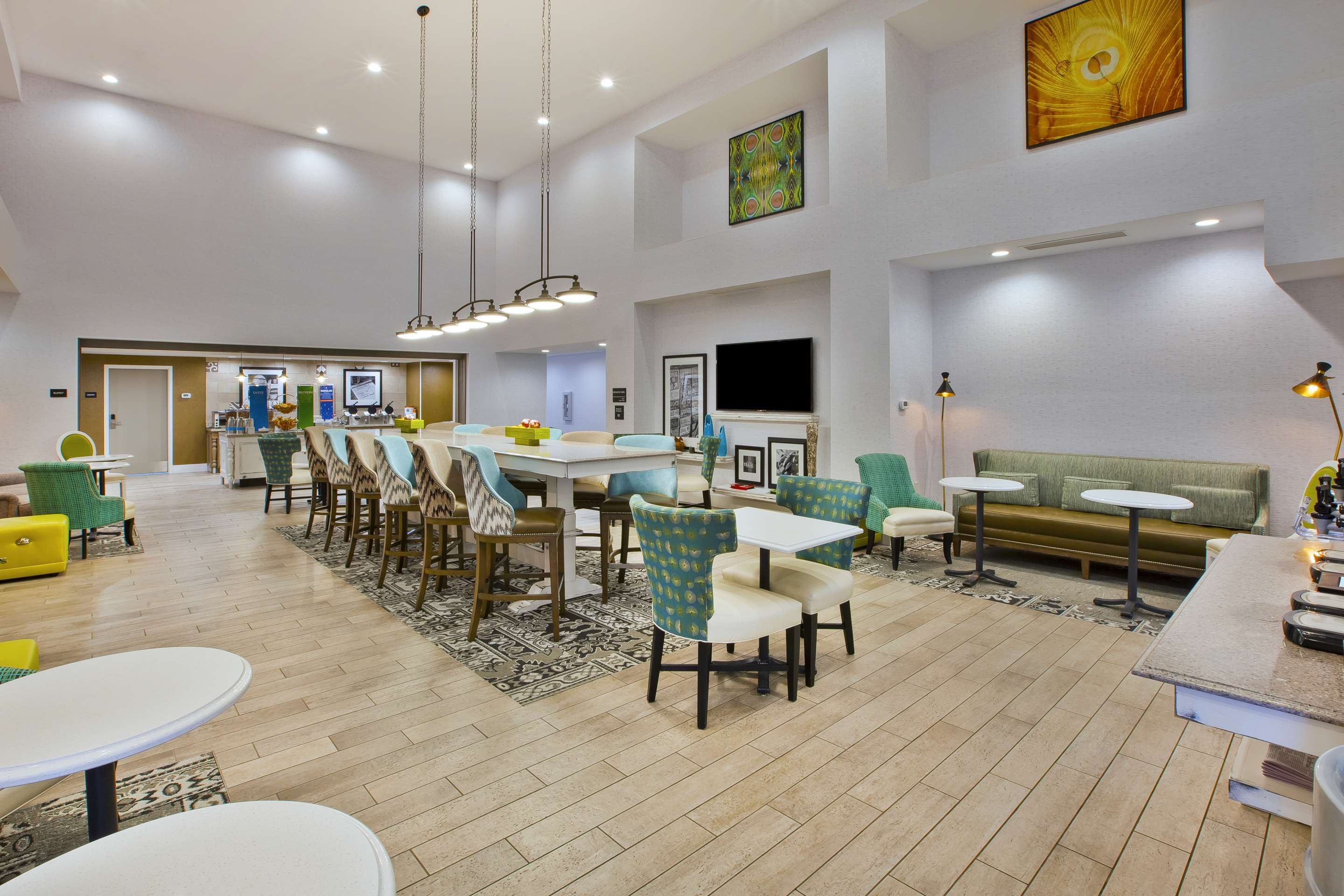 Lobby | Hampton Inn & Suites Alliance