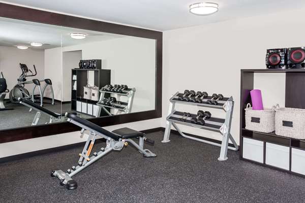 Fitness/ Exercise Room - Baymont Inn & Suites Glenview