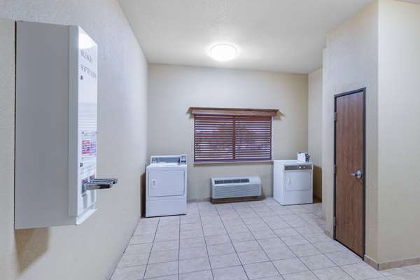 Amenities - Baymont Inn & Suites Cuero