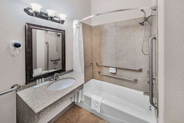  - Baymont Inn & Suites Cuero