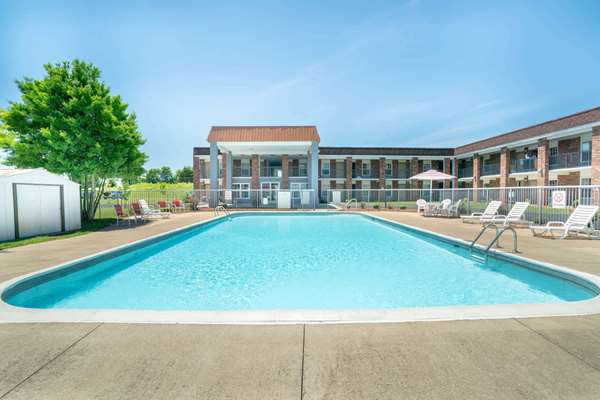 Pool - Days Inn Cave City - I-65, Exit 53