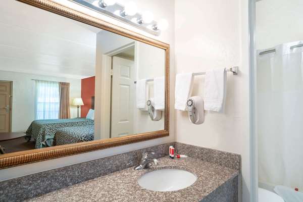  - Days Inn Cave City - I-65, Exit 53