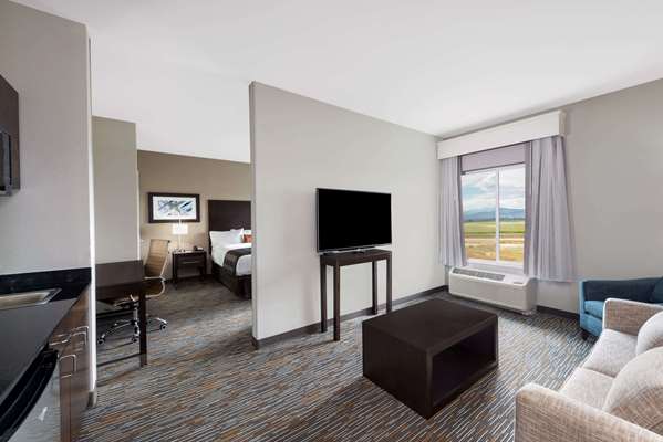 Suite - Wingate by Wyndham Johnstown - I-25, Exit 257
