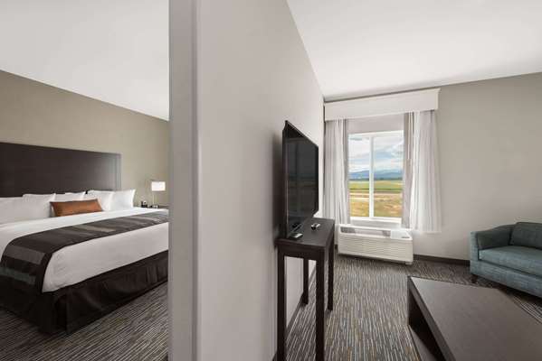 Suite - Wingate by Wyndham Johnstown - I-25, Exit 257