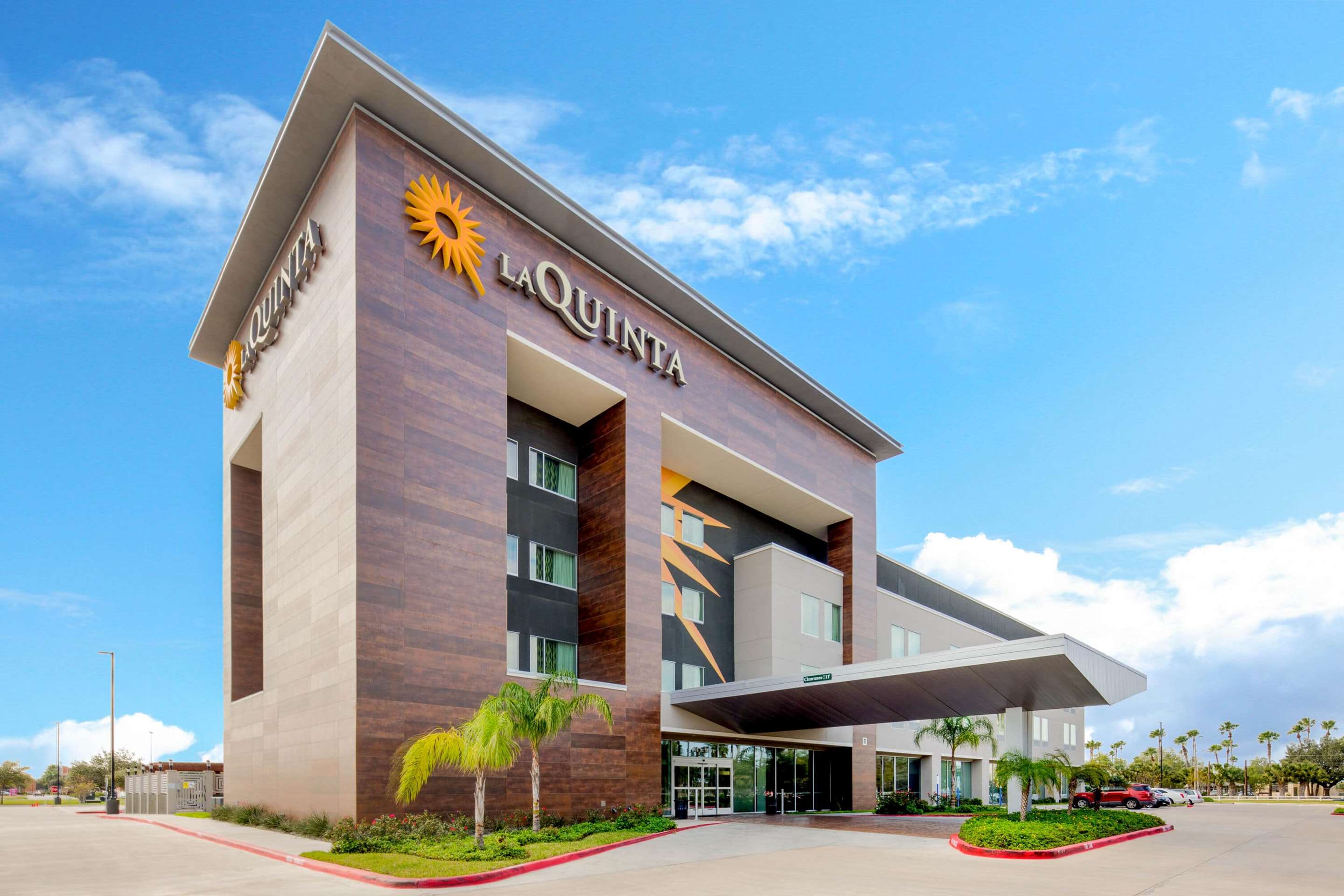 Exterior | La Quinta Inn & Suites by Wyndham McAllen Convention Center