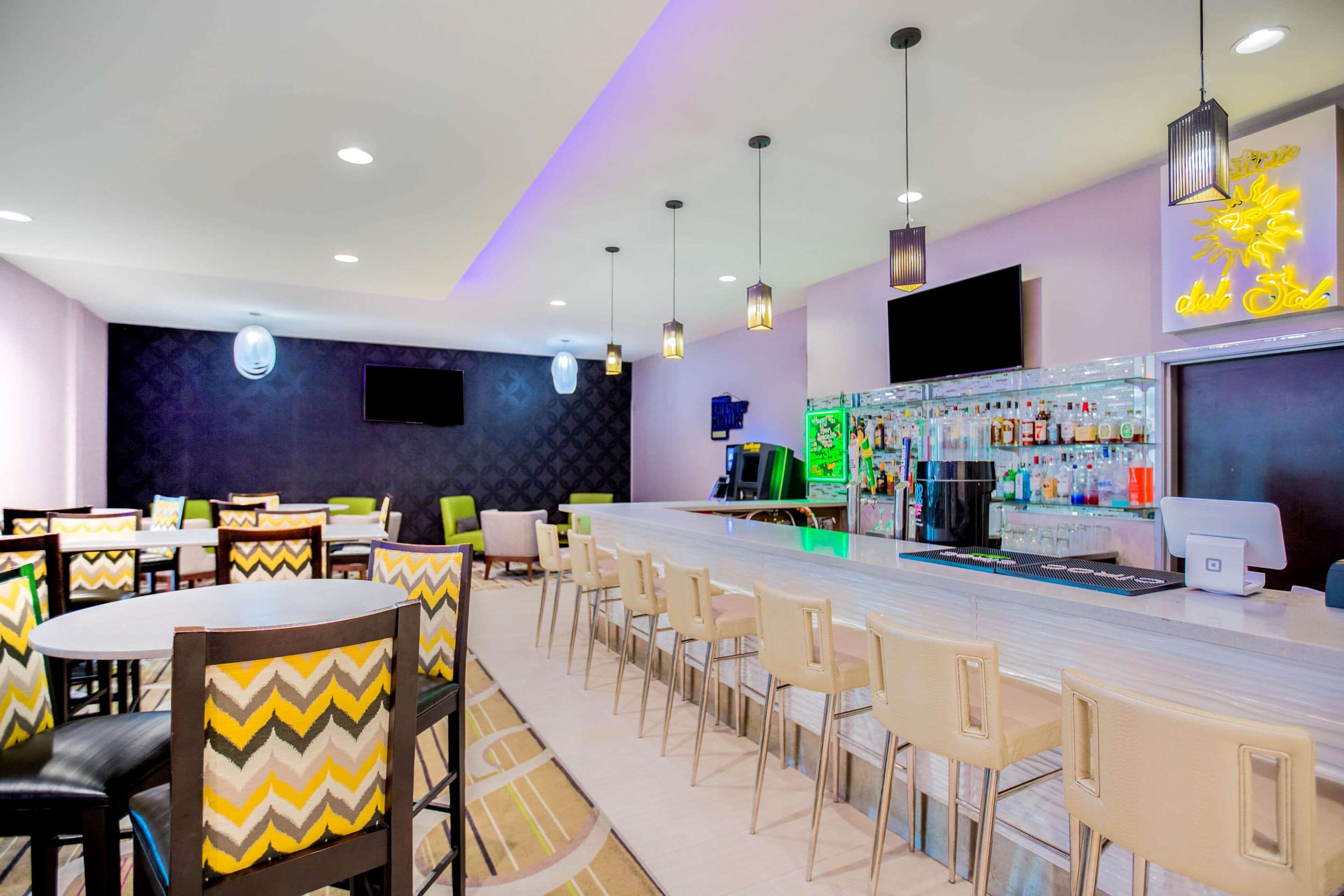 BarLounge | La Quinta Inn & Suites by Wyndham McAllen Convention Center
