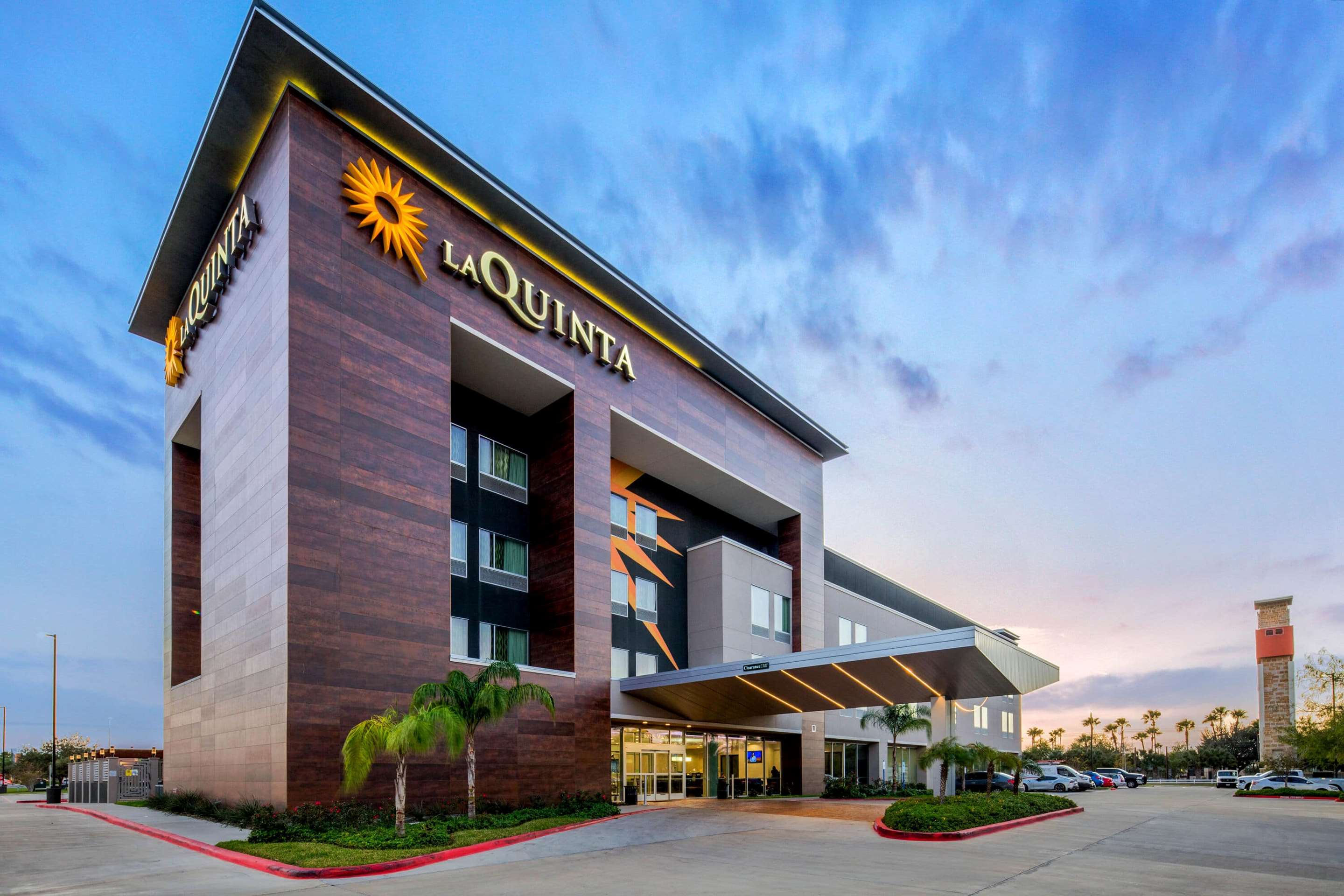 Exterior | La Quinta Inn & Suites by Wyndham McAllen Convention Center