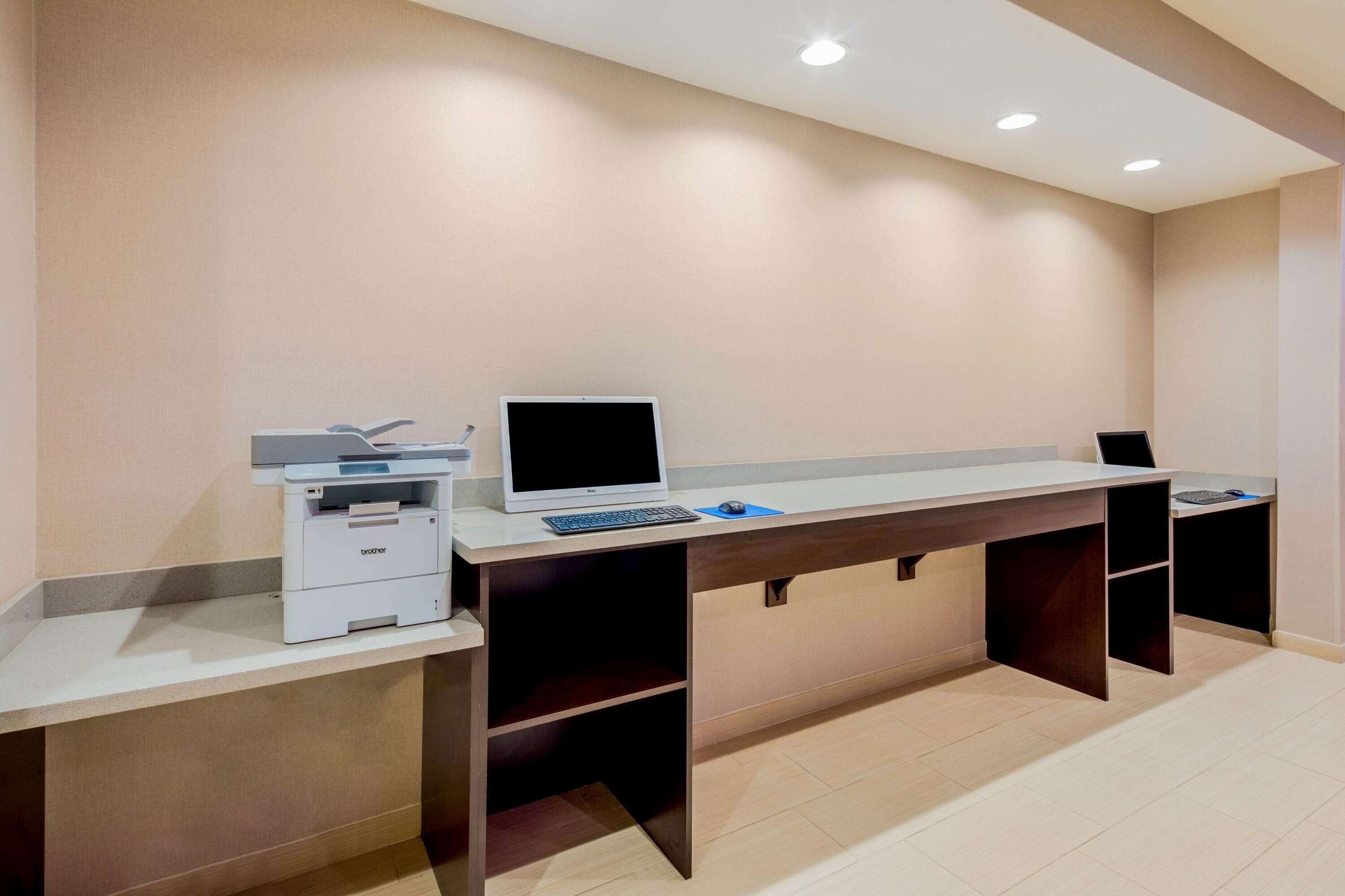 Business Center | La Quinta Inn & Suites by Wyndham McAllen Convention Center