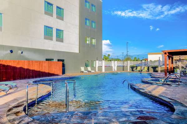 Pool - La Quinta Inn & Suites Convention Center McAllen