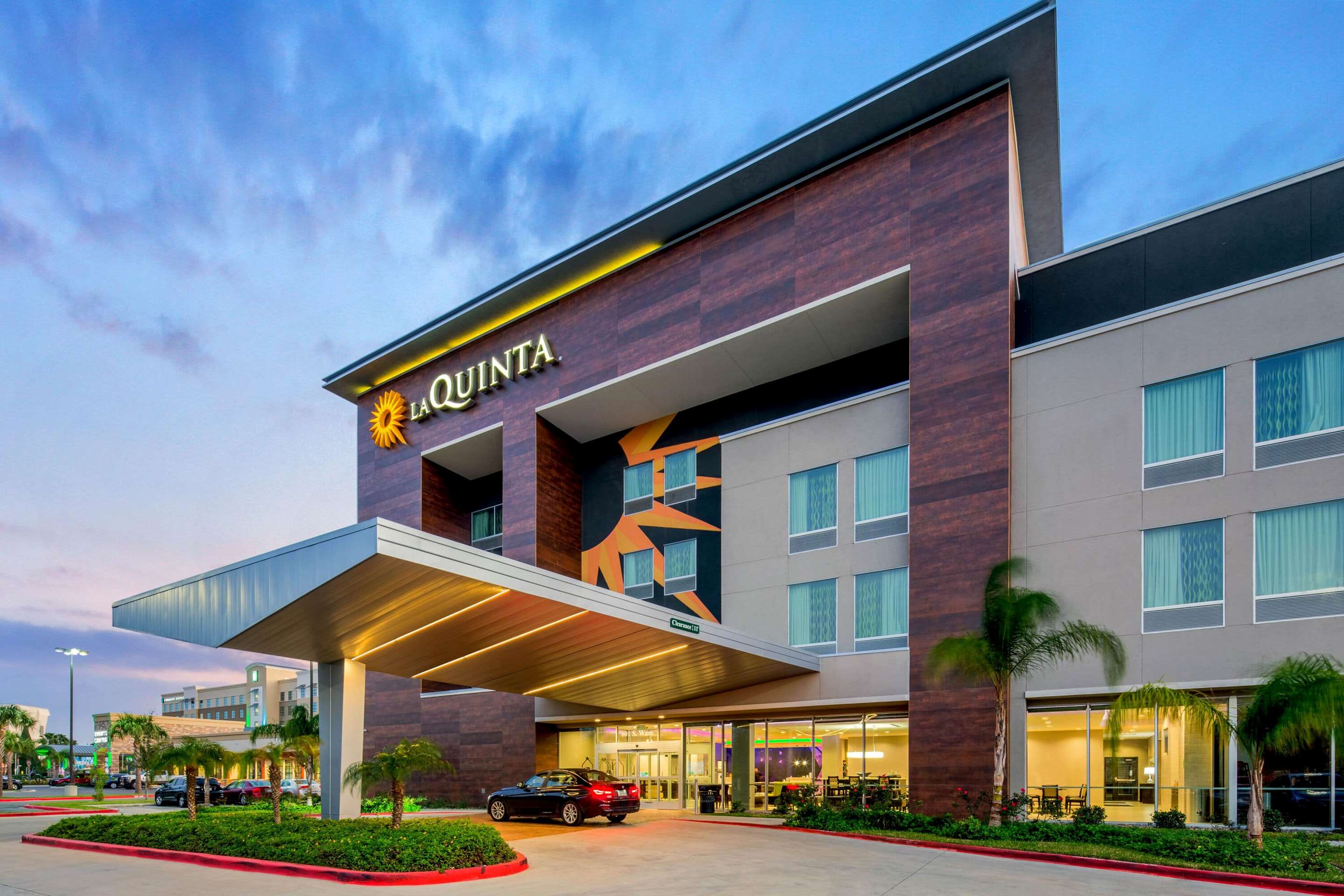 Exterior | La Quinta Inn & Suites by Wyndham McAllen Convention Center