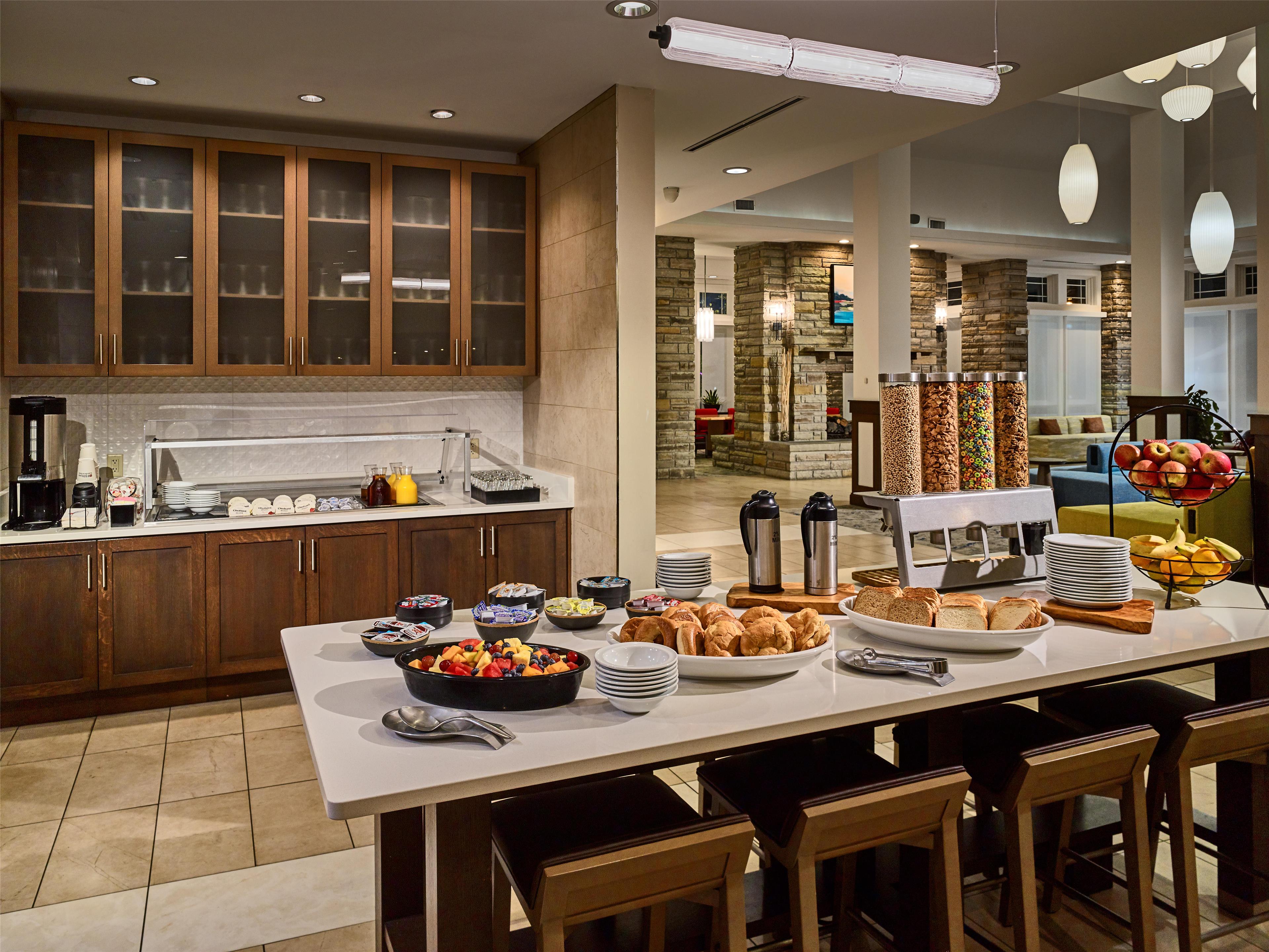 Breakfast Area | Hilton Garden Inn Pigeon Forge