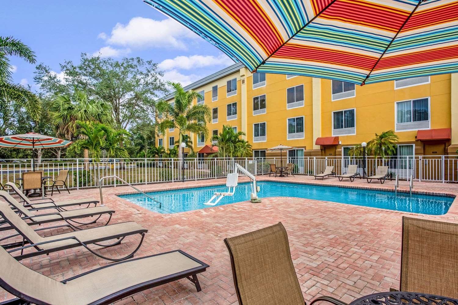 La Quinta Inn & Suites I75 Sarasota, FL See Discounts