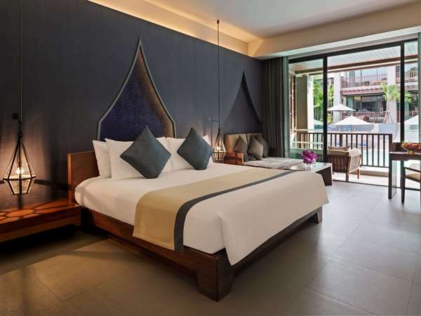 Deluxe Room, Pool Access, 1 King Bed