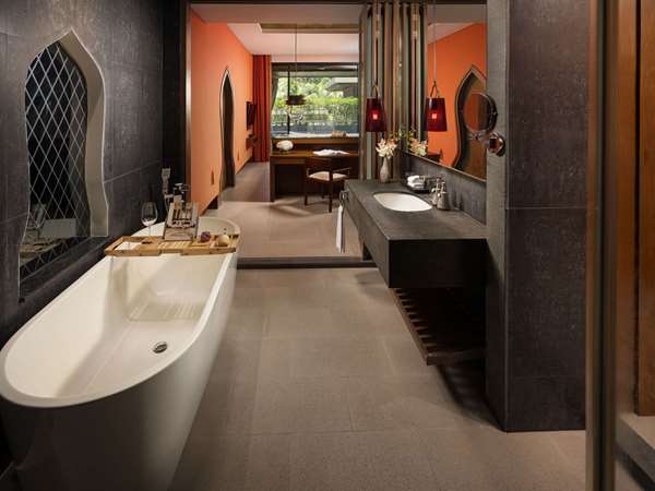 Premier Room, Pool Access & Whirlpool Bath, 1 King Bed