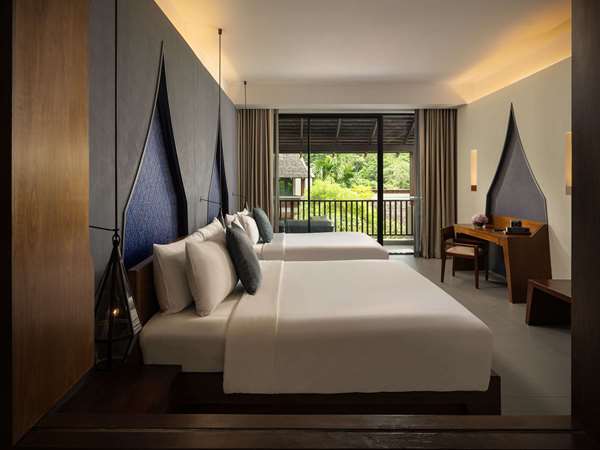 Deluxe Family Room, 1 King Bed & 1 Queen Bed
