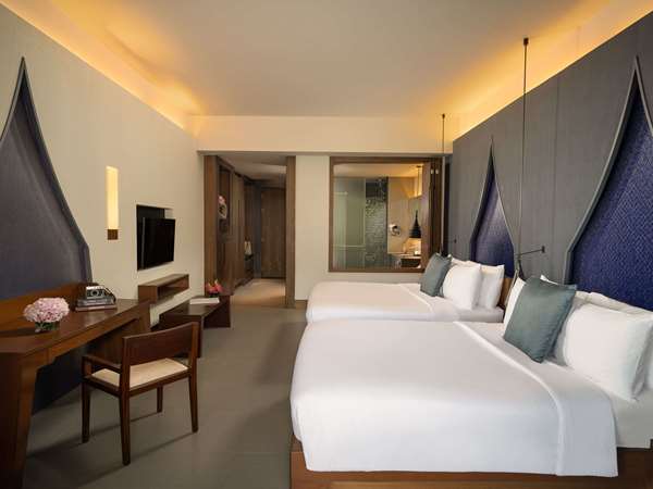 Deluxe Room, Pool Access, 1 King Bed