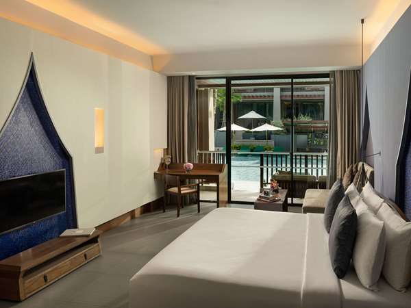 Deluxe Room, Pool Access, 1 King Bed