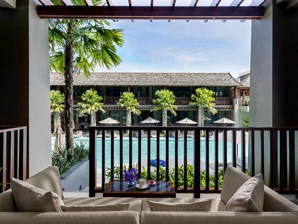 Deluxe Room, Pool Access, 1 King Bed
