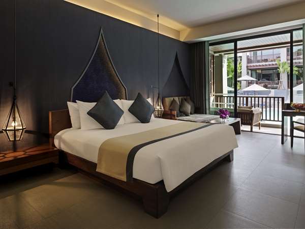 Deluxe Room, Pool Access, 1 King Bed
