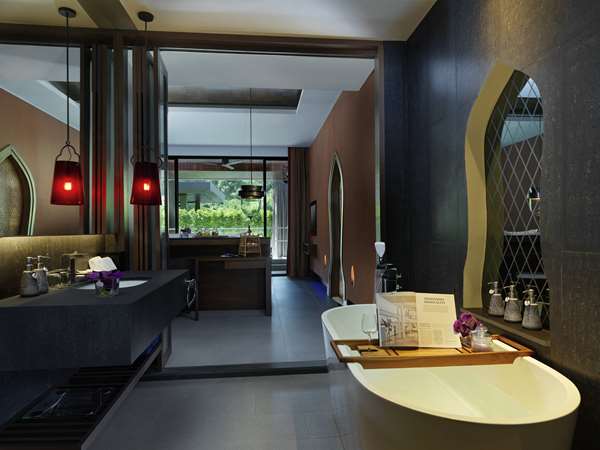 Premier Room, Pool Access & Whirlpool Bath, 1 King Bed