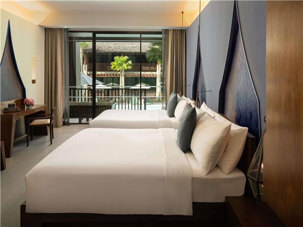 Deluxe Room, Pool Access, 1 King Bed