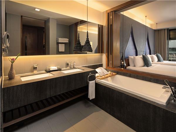 Deluxe Family Room, 1 King Bed & 1 Queen Bed