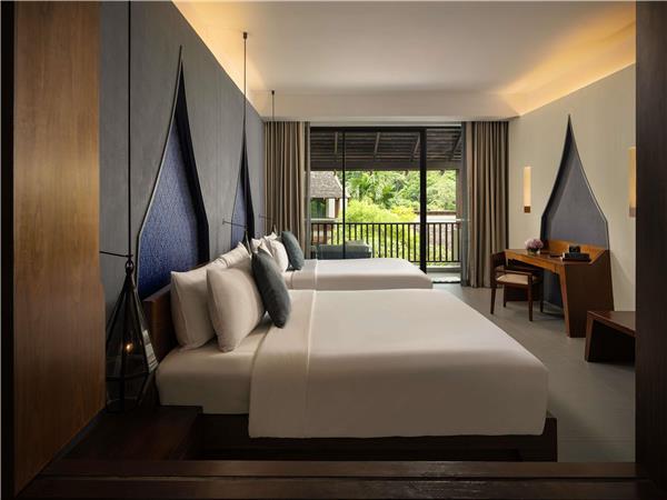 Deluxe Family Room, 1 King Bed & 1 Queen Bed