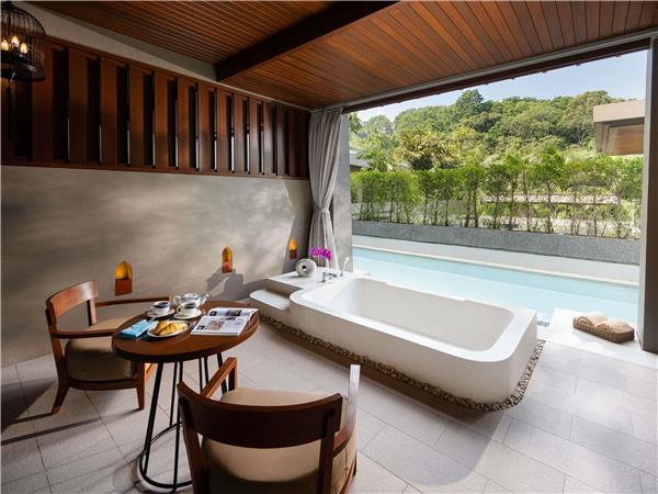 Premier Room, Pool Access & Whirlpool Bath, 1 King Bed