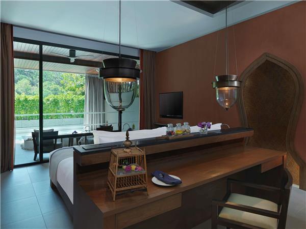 Premier Room, Pool Access & Whirlpool Bath, 1 King Bed