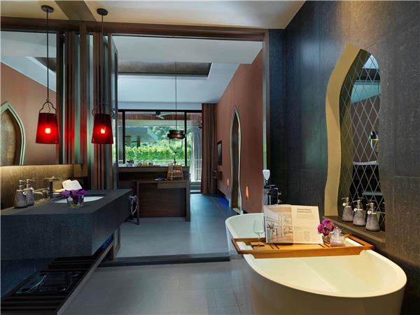 Premier Room, Pool Access & Whirlpool Bath, 1 King Bed