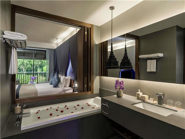 Deluxe Room, Pool View, 1 King Bed & 1 Sofa Bed