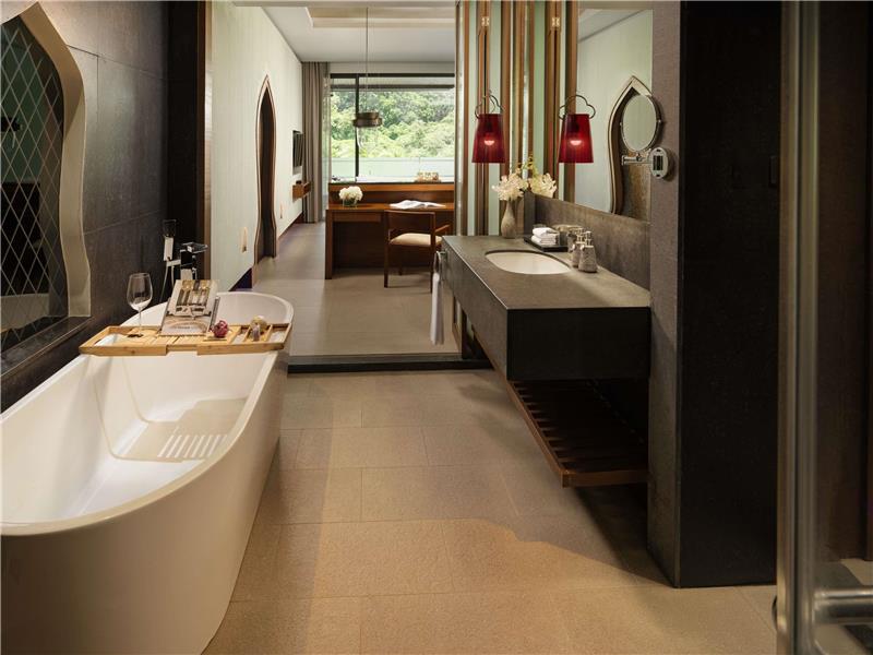 Premier Room, Whirlpool Bath, 1 King Bed