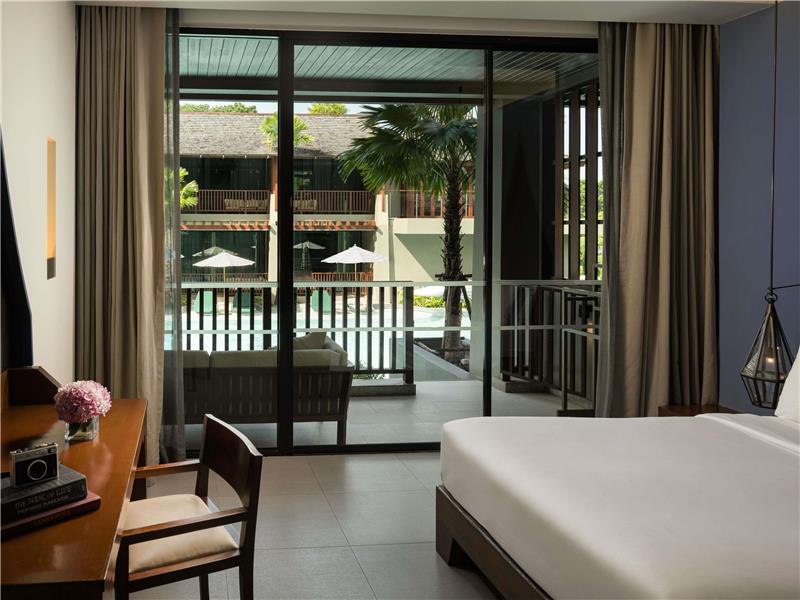 Deluxe Room, Pool Access, 1 King Bed