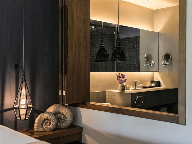 Deluxe Room, Pool Access, 1 King Bed