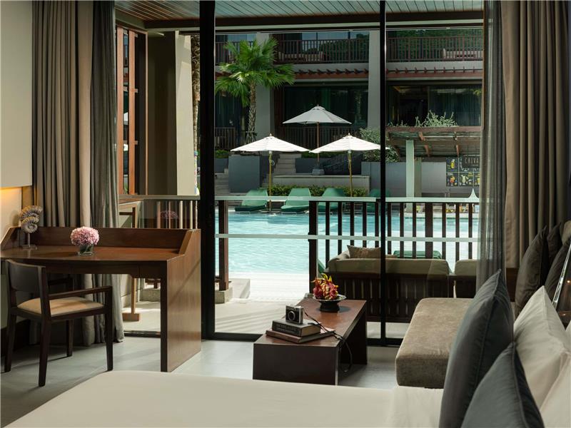 Deluxe Room, Pool Access, 1 King Bed