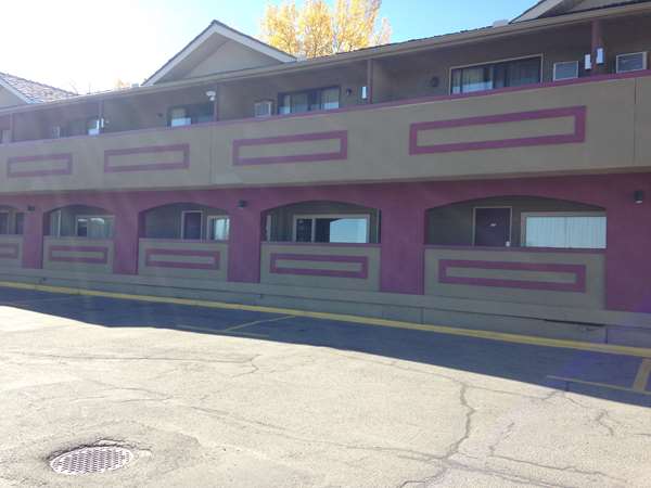 Exterior view - Canadas Best Value Inn Calgary