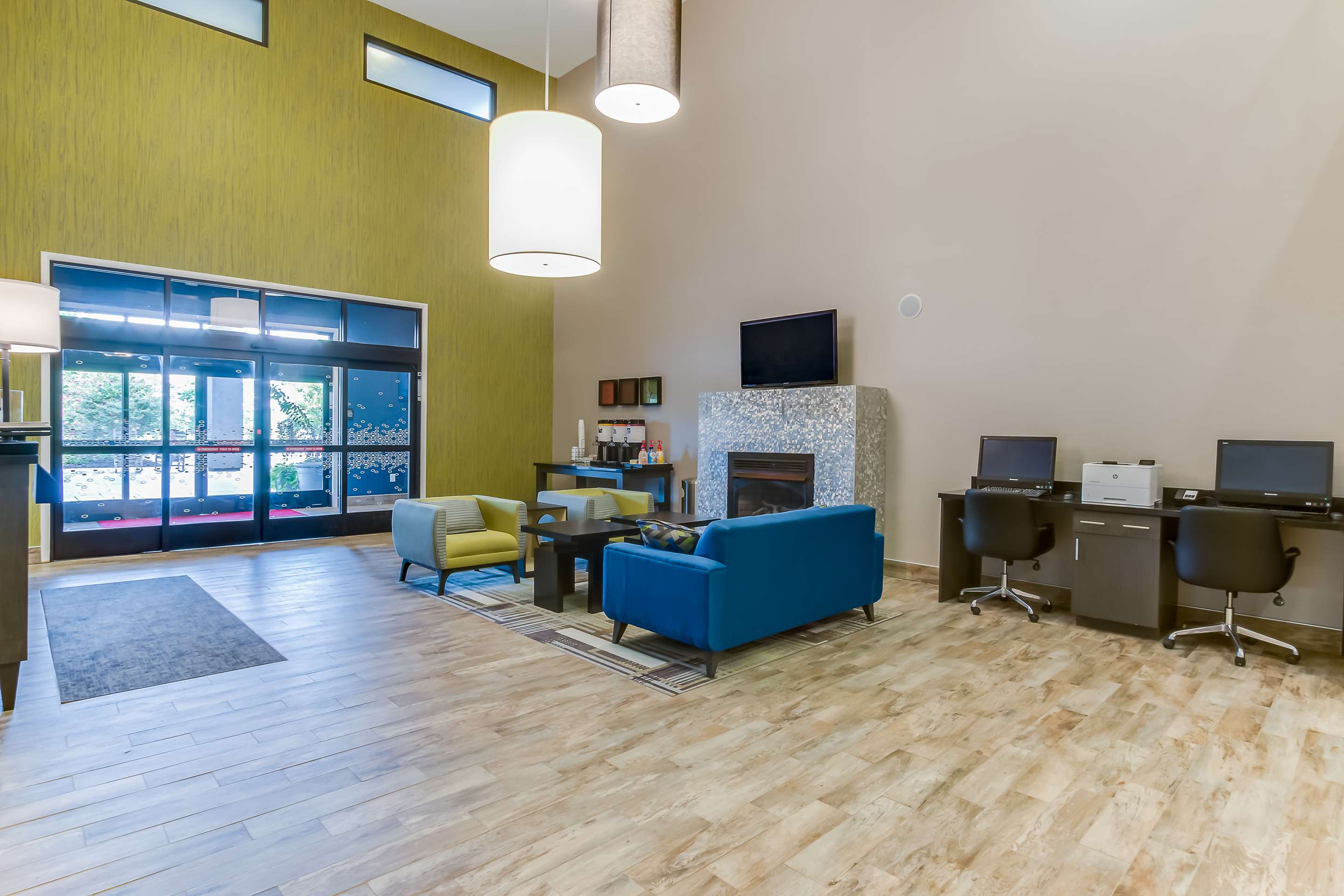 Lobby | Hampton Inn White House