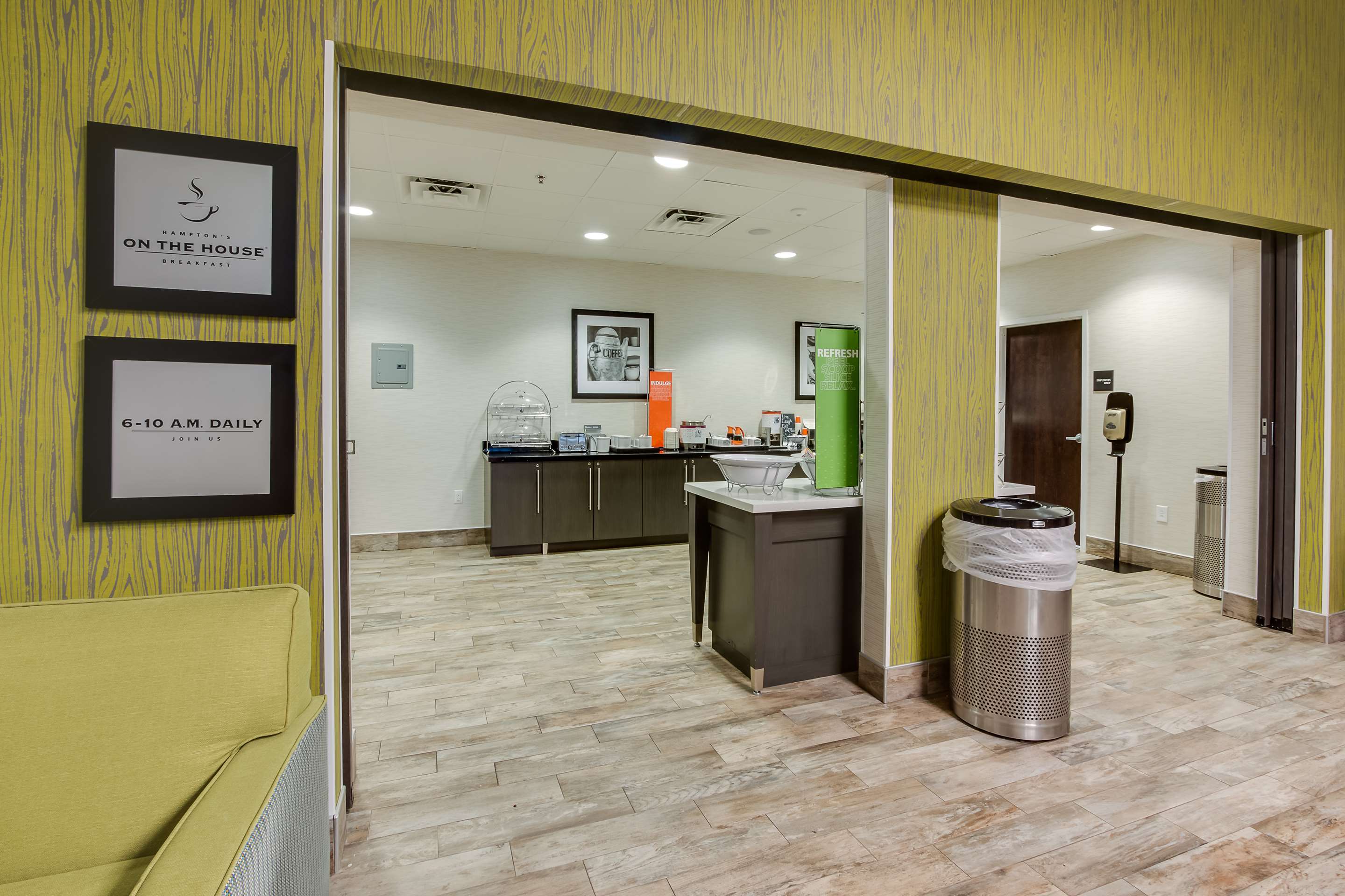 Restaurant | Hampton Inn White House