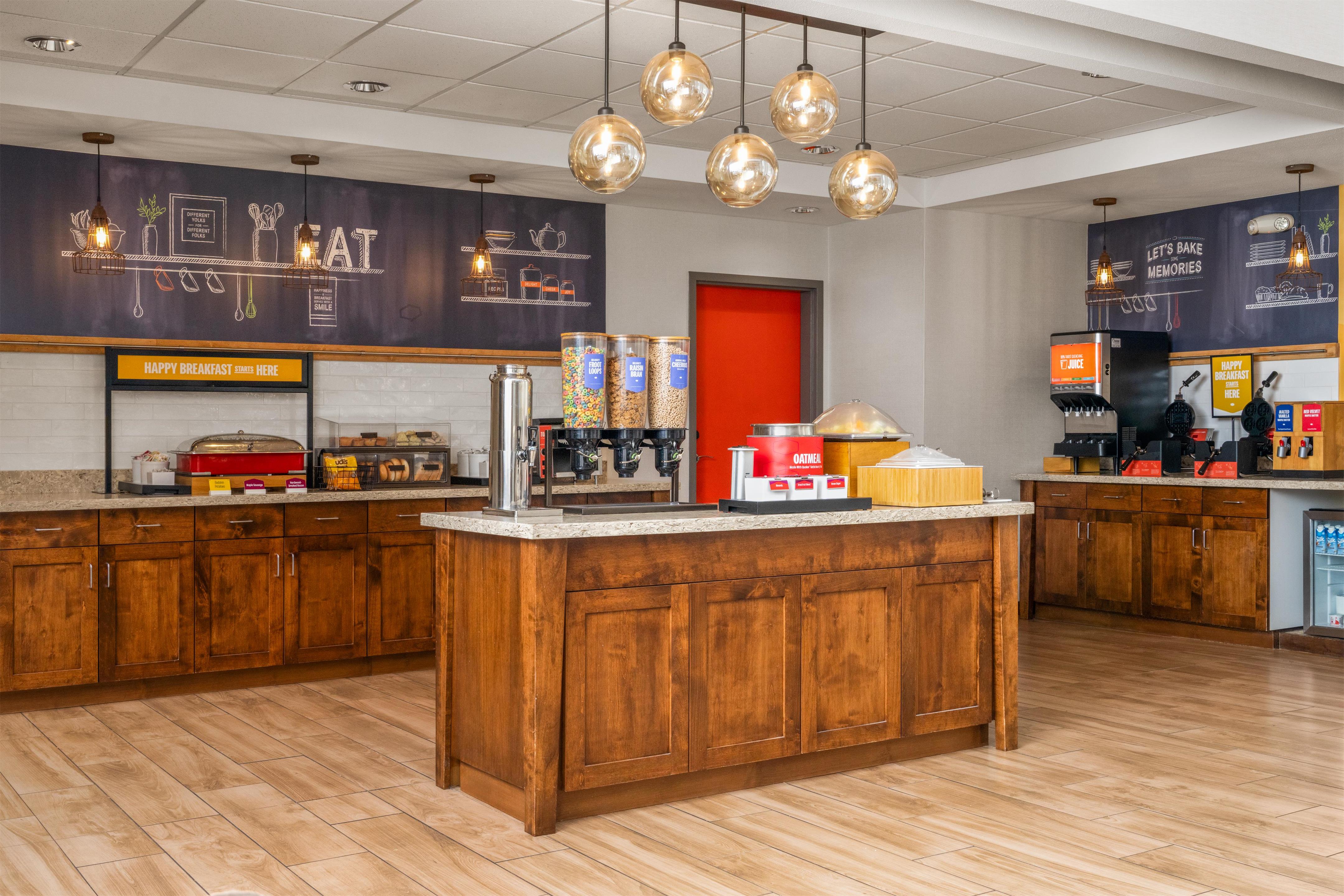 Breakfast Area | Hampton Inn & Suites Whitefish