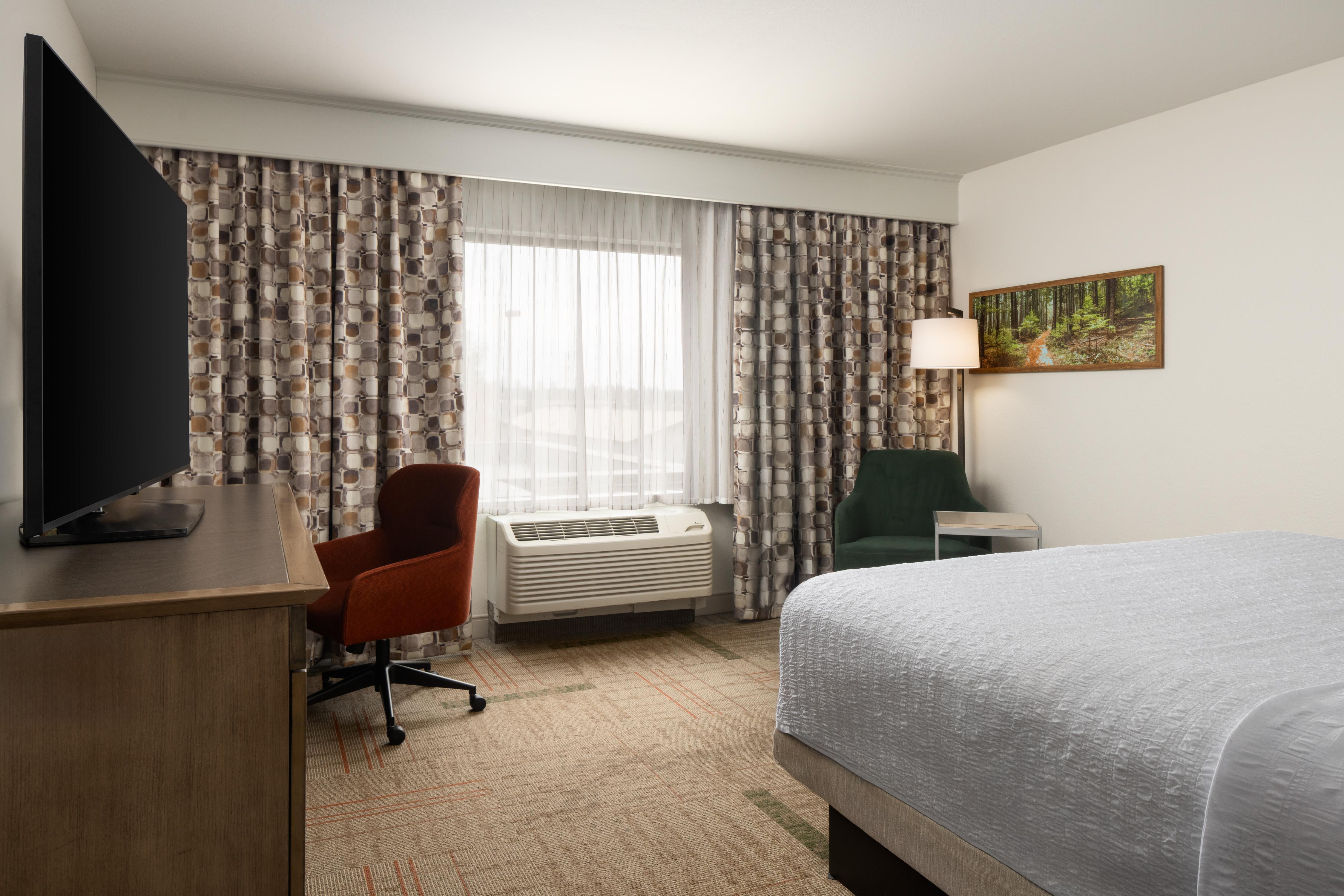 Hampton Inn & Suites by Hilton Whitefish Room Type - 1 KNG ACCESSIBLE TUB NS