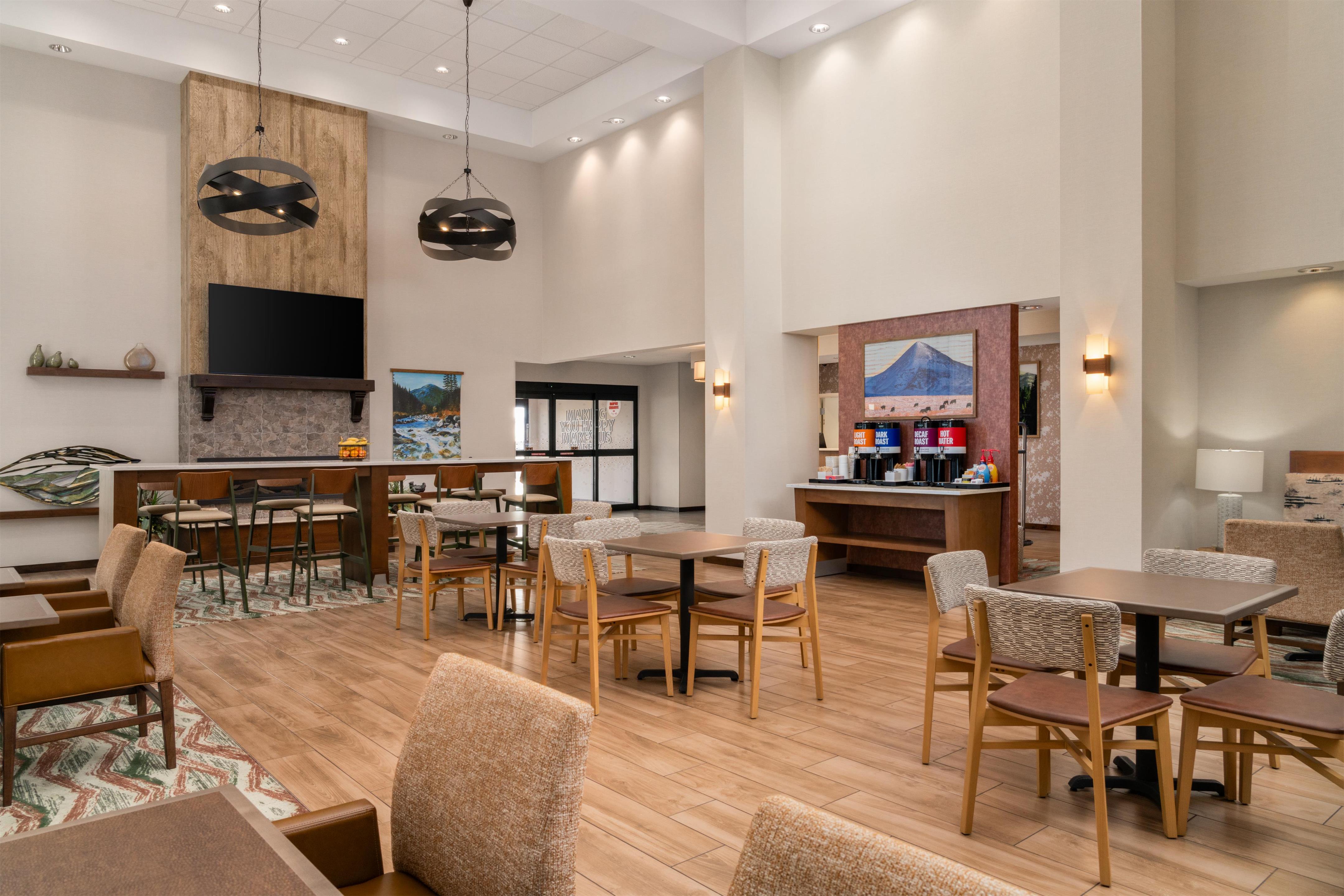 Lobby | Hampton Inn & Suites Whitefish