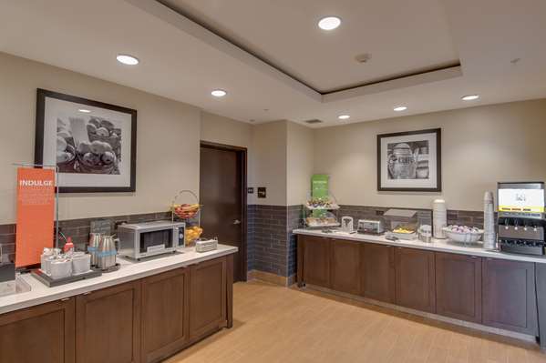 Restaurant - Hampton Inn & Suites Glendale