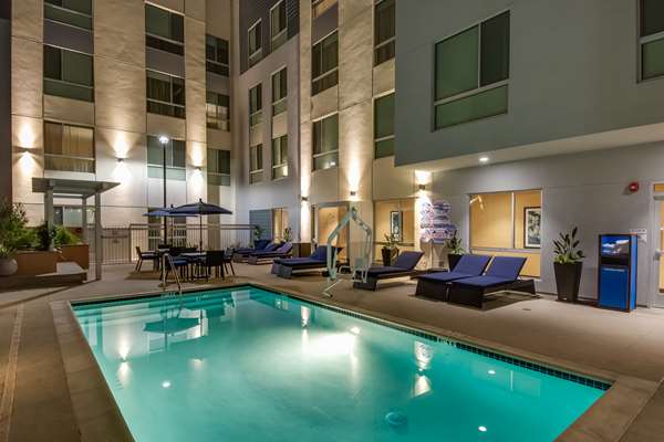 Pool - Hampton Inn & Suites Glendale