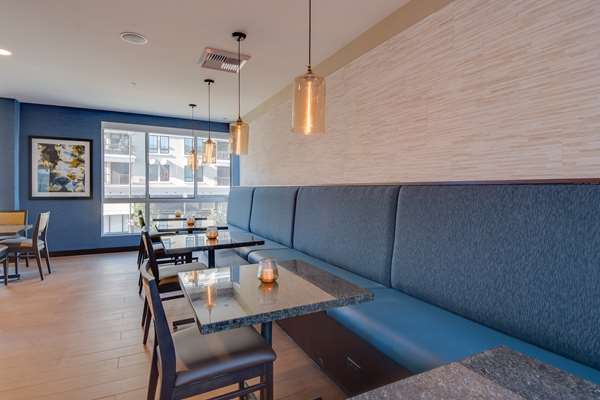 Restaurant - Hampton Inn & Suites Glendale