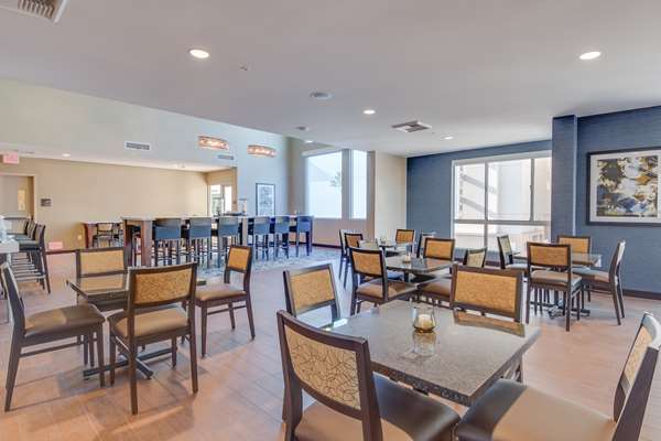Restaurant - Hampton Inn & Suites Glendale
