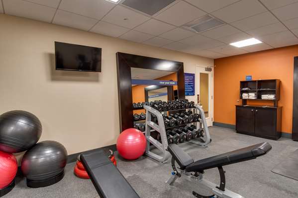 Fitness/ Exercise Room - Hampton Inn & Suites Glendale
