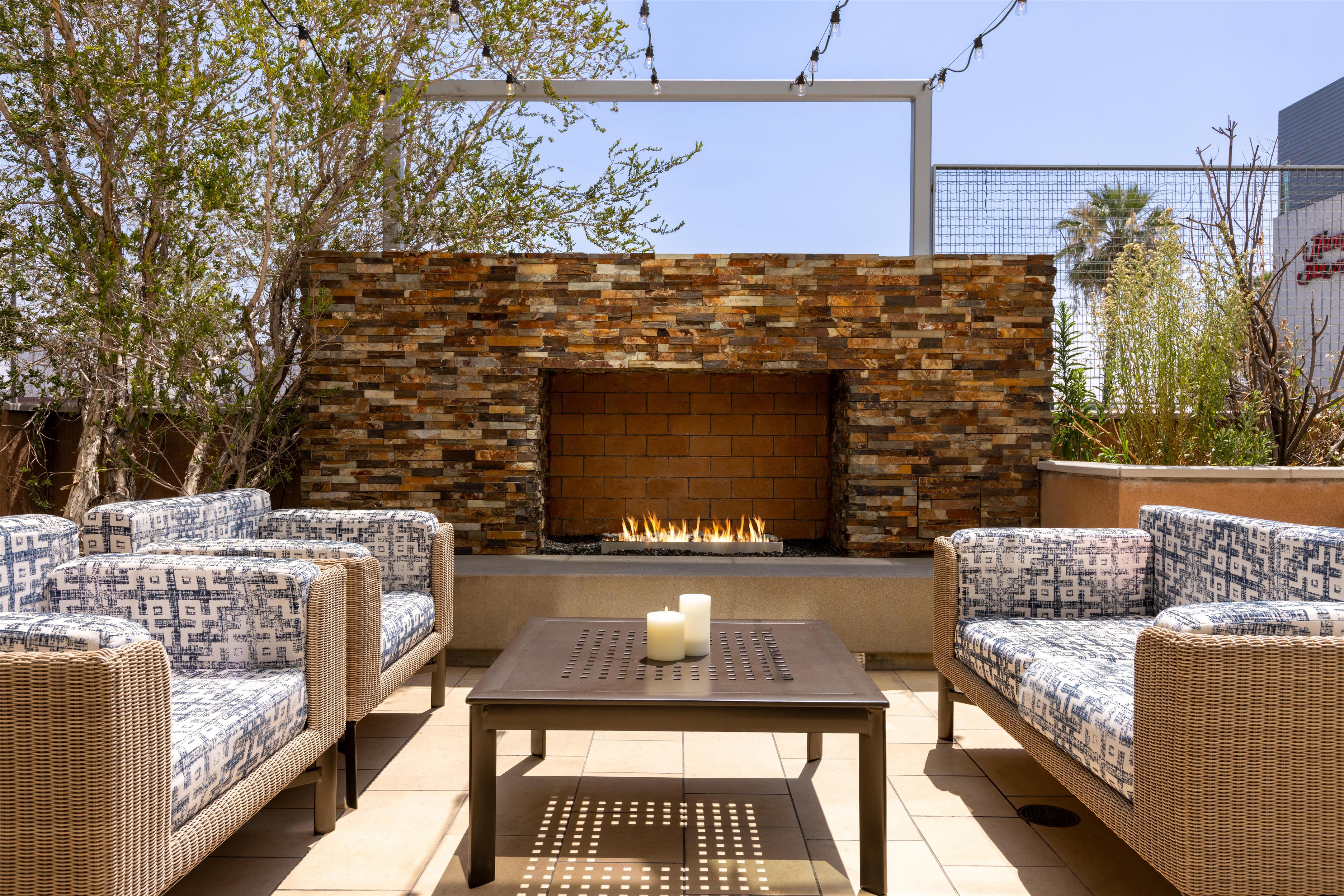Exterior | Hampton Inn & Suites Los Angeles - Glendale